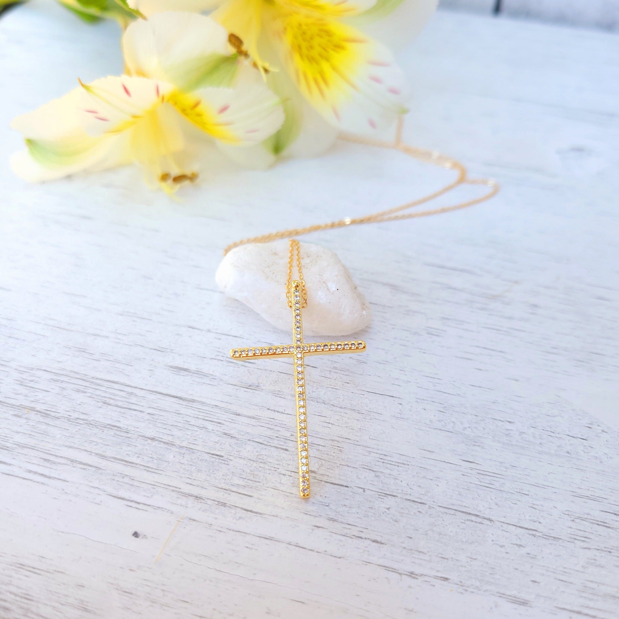 Collar Cruz en Oro Relleno de Zirconia Cúbica