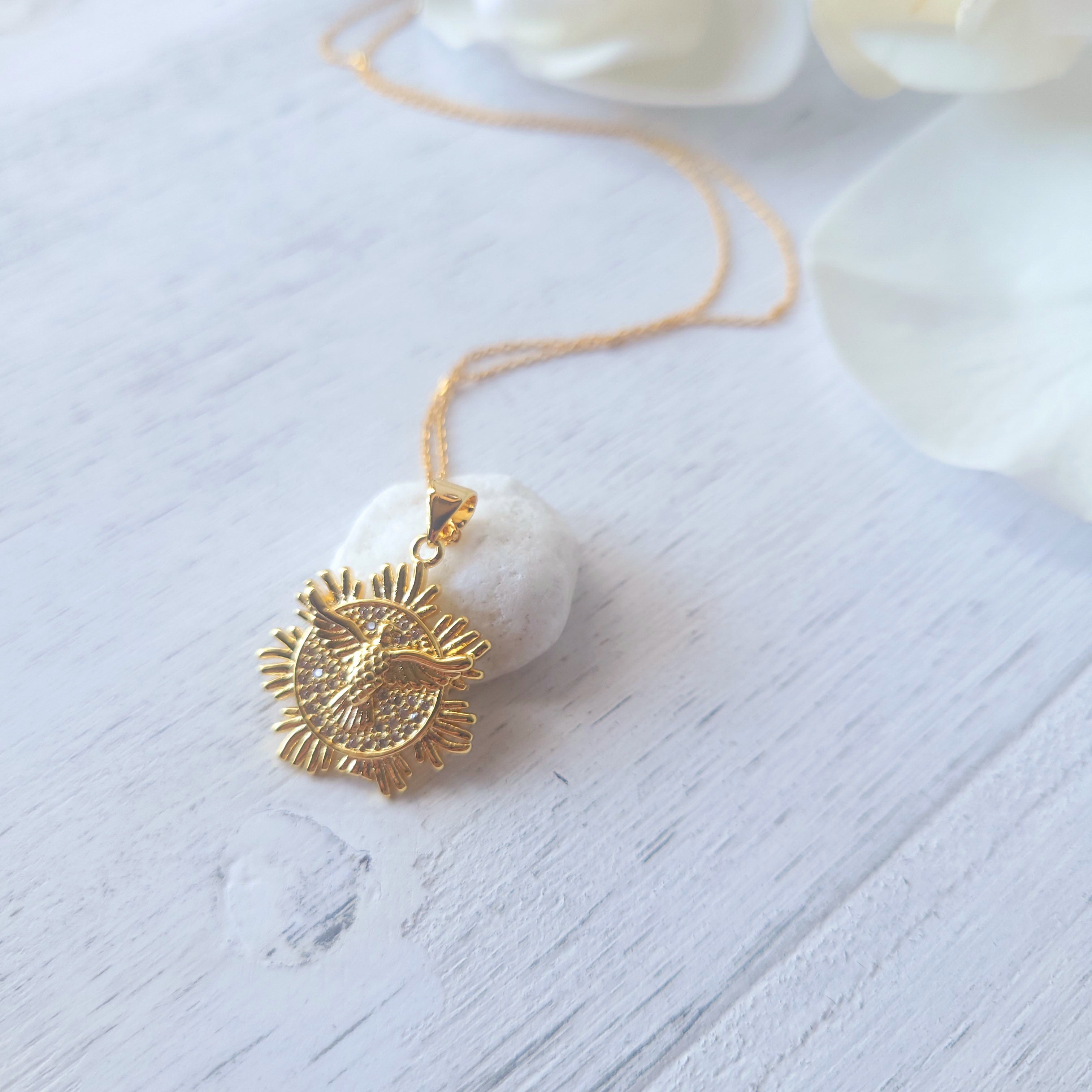 Collar Espíritu Santo en Oro Relleno de Zirconia Cúbica