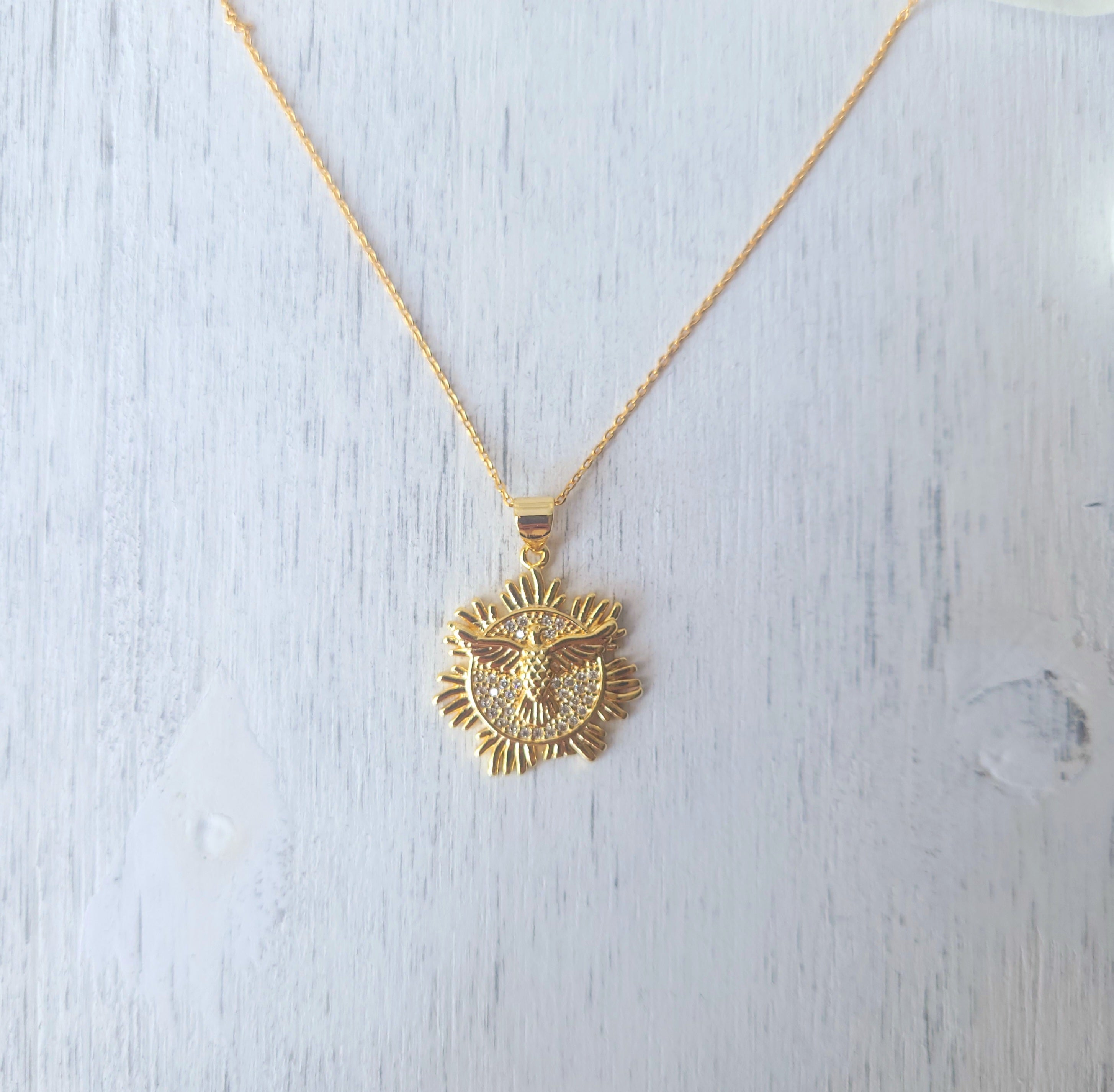 Collar Espíritu Santo en Oro Relleno de Zirconia Cúbica