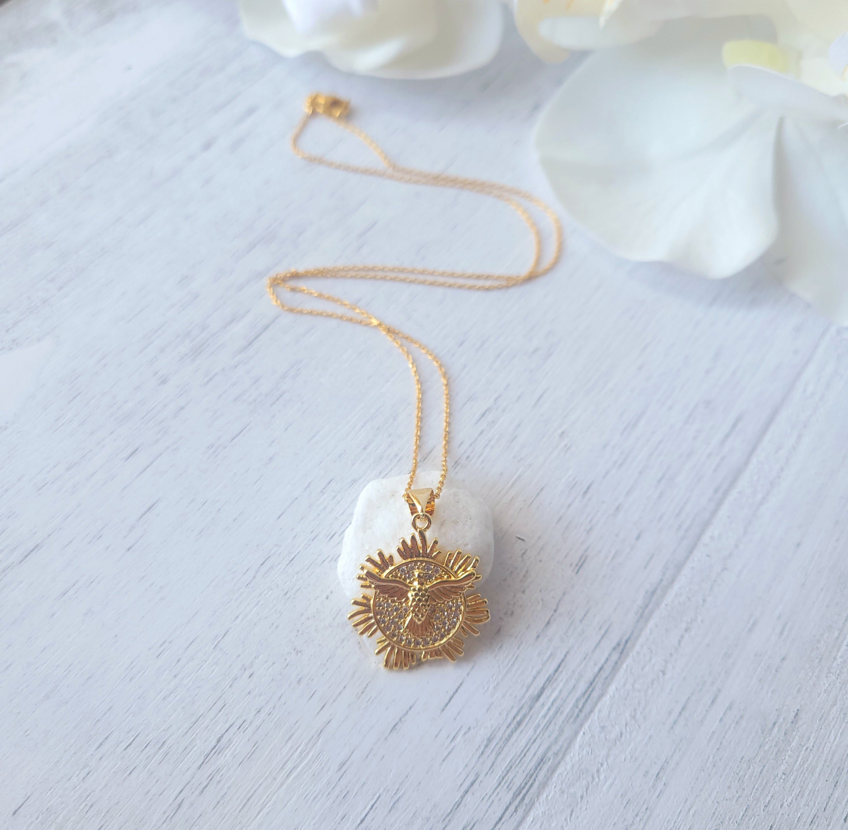 Collar Espíritu Santo en Oro Relleno de Zirconia Cúbica